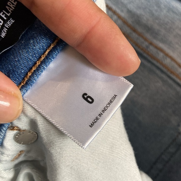 Express Women Jeans Blue Rhinestone Cropped Flare High Rise Denim Size 6 - Picture 13 of 17